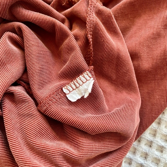 Green Envelopes Rust colored short sleeve blouse/top size small. - Picture 13 of 13